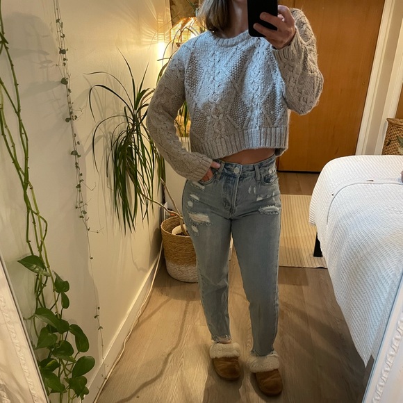 OBEY sweater. Size XS - Picture 2 of 5